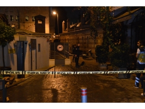 Karaköy’de Cami Yanında Şüpheli Erkek Cesedi