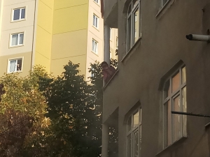 Esenler’de Yangında Mahsur Kalan Kadın İtfaiye Ekipleri Tarafından Kurtarıldı