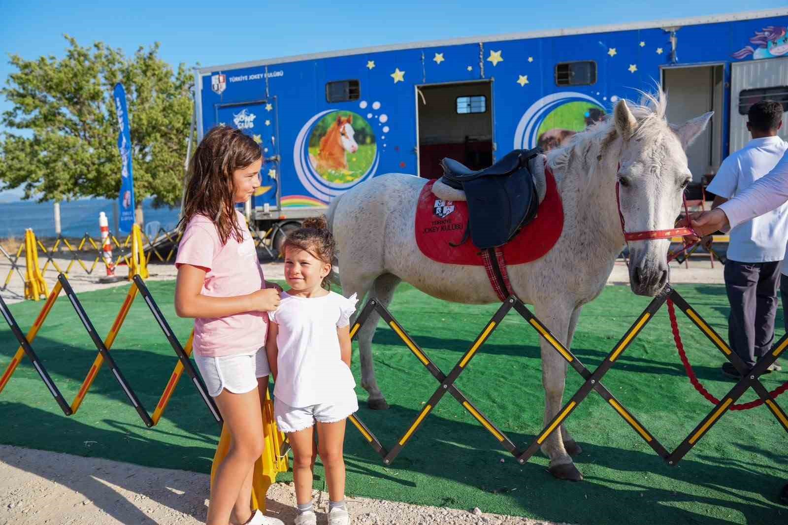 didim-belediyesi-cocuklar-pony-club-etkinligi-ile-bulusturdu