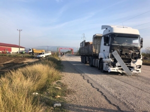 Osmaniye’de Tır İle İşçi Taşıyan Kamyonet Çarpıştı: 3 Yaralı