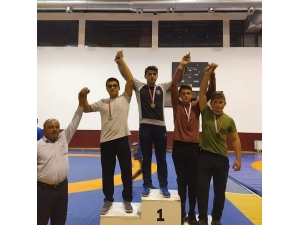 Güreşte Birincilik Kepez’in