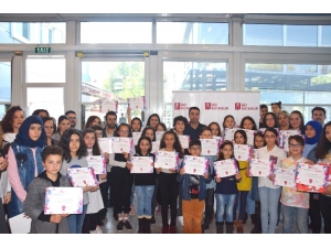 Çocuklar Teknoloji Ve Bağımlılık Sorununu Resimledi