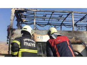 Alev Alev Yanan Otobüsten Geriye İskelet Kaldı