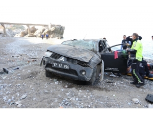 Kontrolden Çıkan Kamyonet Denize Uçtu: 1 Yaralı