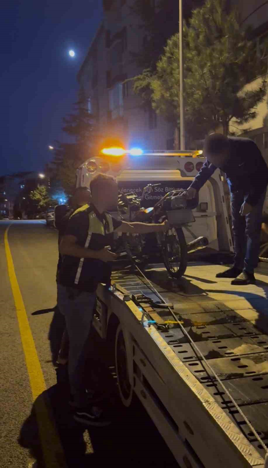 sahte-plakali-ve-belgesiz-kullanilan-motosiklet-trafikten-men-edildi
