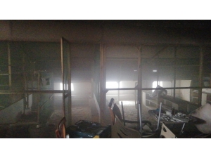 Süs Tavukları Ve Güvercinlerin Bulunduğu Çatı Katında Yangın Paniği