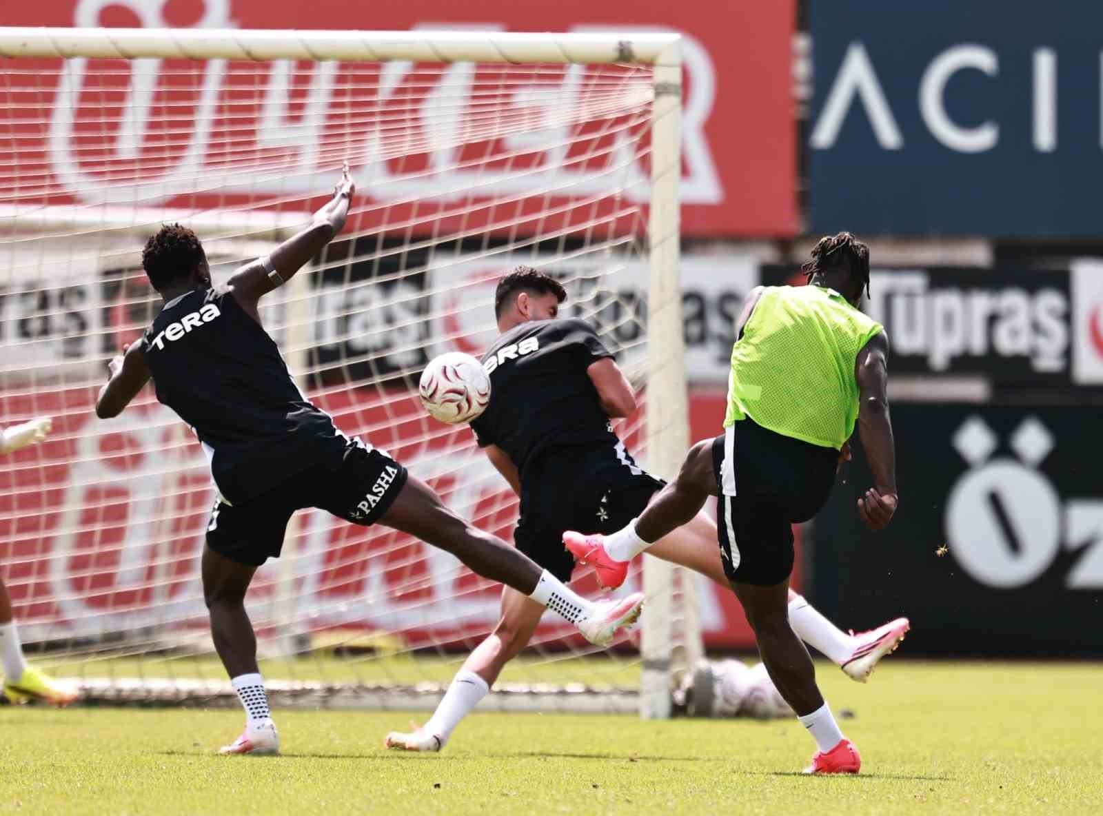 besiktas-corum-fk-maci-hazirliklarini-tamamladi