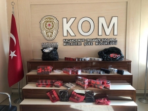 Tır Garajında Kaçak Sigara Ve Nargile Tütünü Ele Geçirildi