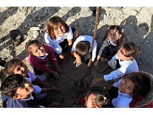 Çeşme Ve Urla’da Fidanlar Toprakla Buluştu