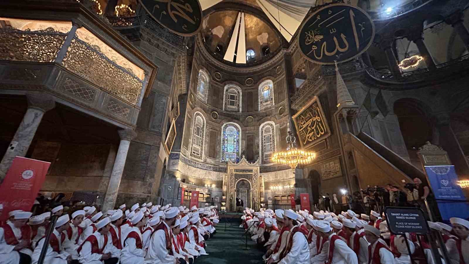ayasofya-camii-nde-15-temmuz-sehitleri-icin-253-hafiz-tarafindan-hatim-duasi-okundu