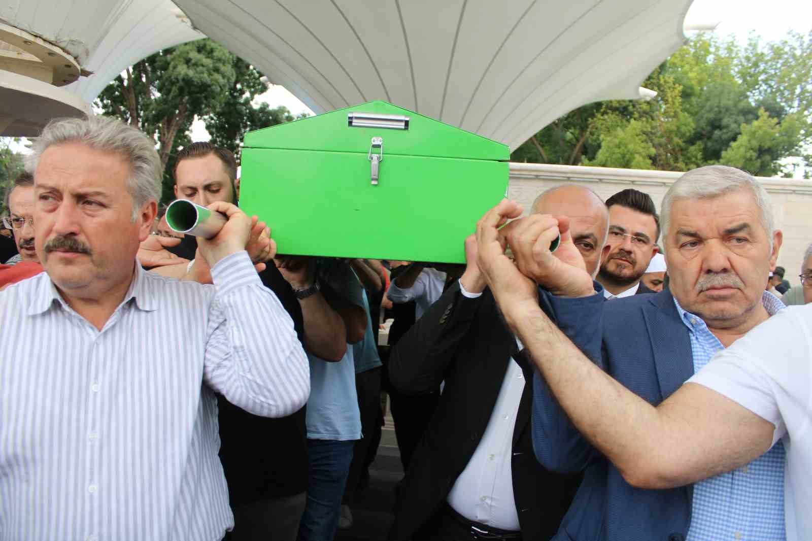 bisikletten-duserek-hayatini-kaybeden-ozel-kalem-muduru-topraga-verildi