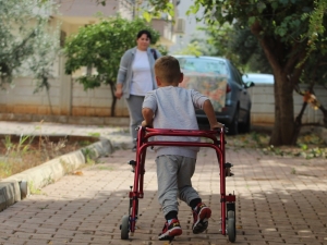 Fedakar Anne Her İlmeği Oğlu İçin Atıyor