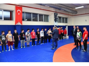 Vali Gürel’den Sporculara Ziyaret