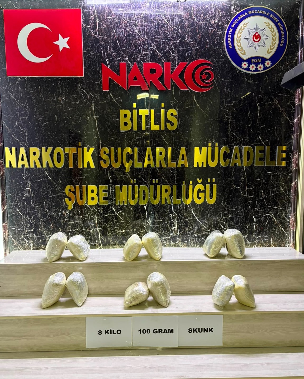 bitlis-te-aractan-8-kilo-100-gram-skunk-cikti