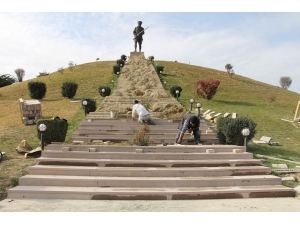 Dumlupınar Şehitliği’nde Bakım Ve Onarım Çalışmaları