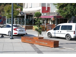 Büyükşehir Kent Merkezindeki Mobilya Sayısını Arttırıyor