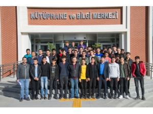 Lise Öğrencileri Şeyh Edebali Üniversitesi’ni Gezdi