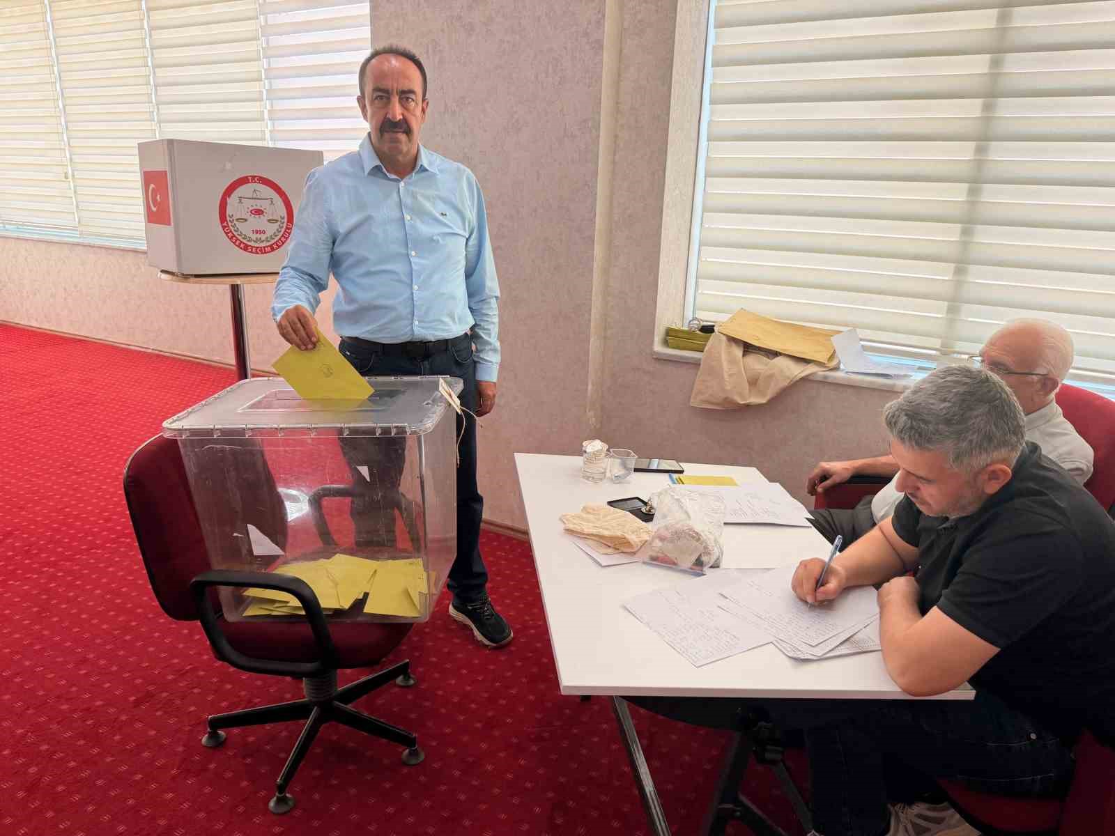 adiyaman-veteriner-hekimleri-odasinda-orhan-ozturk-guven-tazeledi
