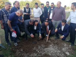 Mersin’de Ülkü Ocakları Üyeleri Fidan Dikti