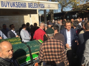 İmam, Oğlunun Ve Torununun Cenaze Namazını Kıldırırken Göz Yaşlarına Hakim Olamadı