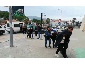 İzmir’de Masaj Salonlarına Fuhuş Baskını: 12 Tutuklama