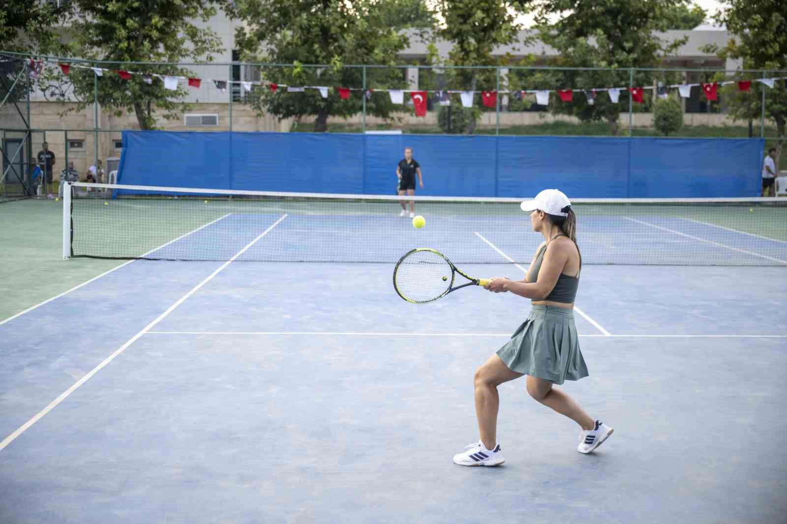 tenis-turnuvasi-tamamlandi