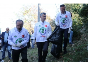 ’Temiz Bir Kent İçin Hep Birlikte’ Sloganı İle Sokak Sokak Çöp Topladılar