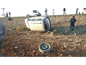 Tekeri Kopan Araç Otomobille Çarpıştı: 4 Yaralı