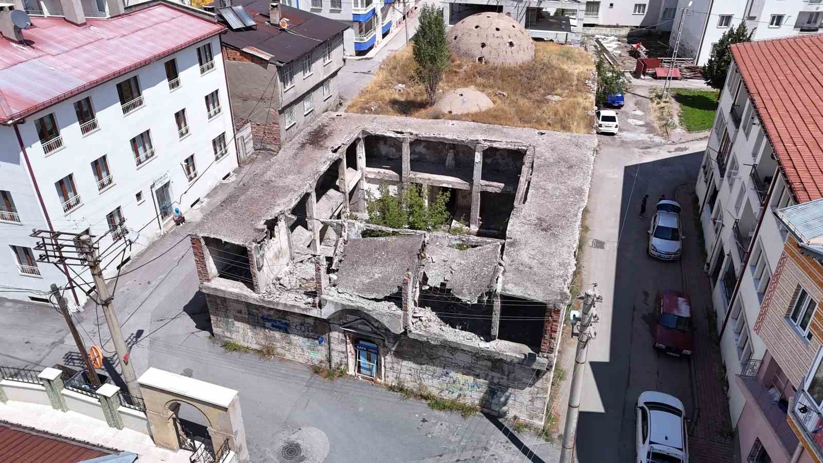 asirlik-tarihi-hamam-kultur-turizmine-kazandirilmayi-bekliyor