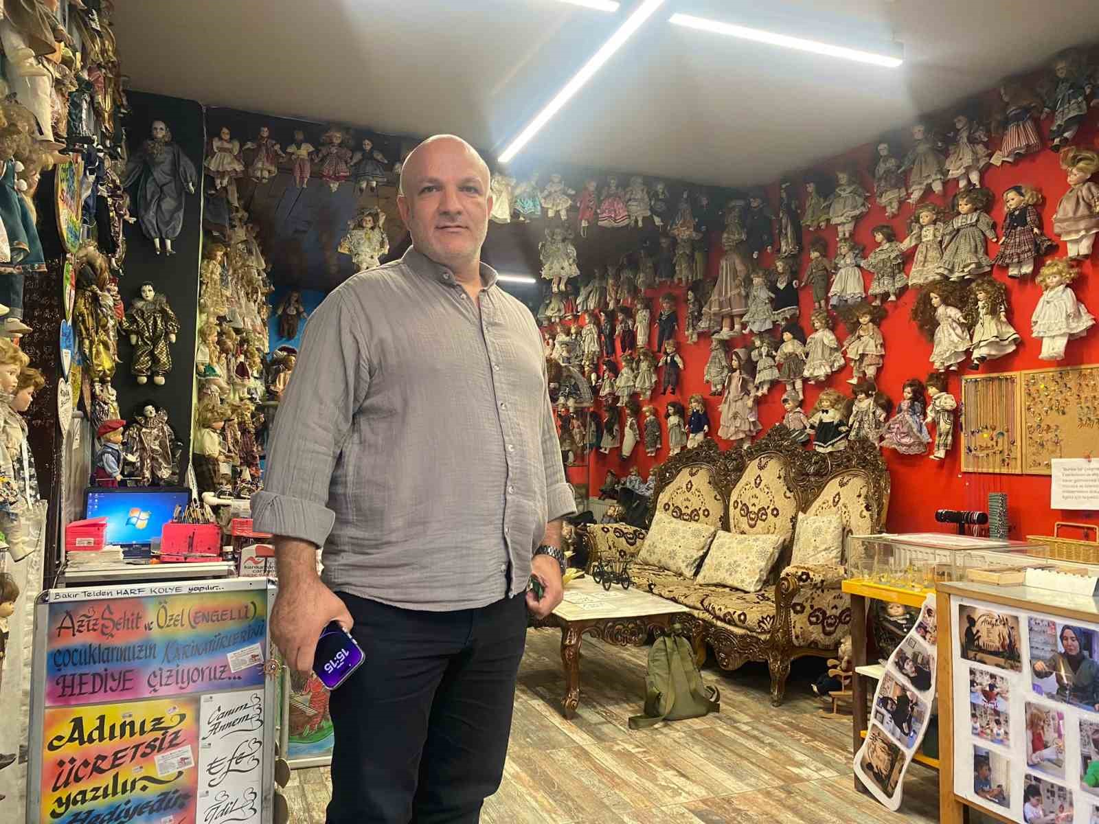 tas-bebek-kafe-20-bin-tas-bebekle-ziyaretcilerini-cocukluk-hatiralarina-goturuyor