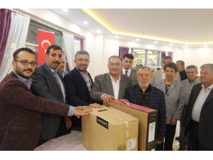 Kilis Belediyesinden Muhtarlara Bilgisayar Desteği