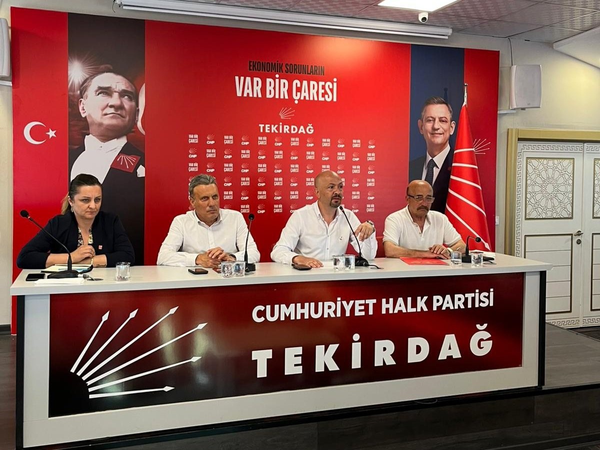 chp-tekirdag-da-gerilim-tirmaniyor-cerkezkoy-belediye-baskani-akay-disipline-sevk-edildi