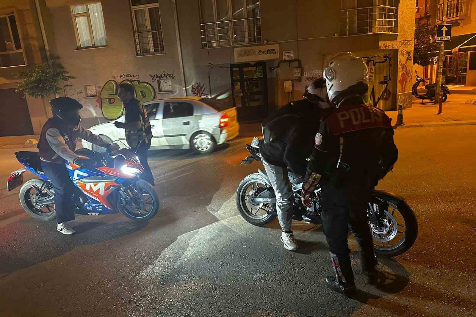 tacize-kadar-varan-sorunlarin-oldugu-sokakta-polis-denetimi