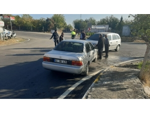 İki Otomobil Kafa Kafaya Çarpıştı: 1 Yaralı