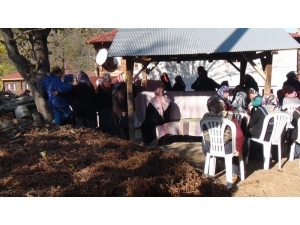 Sinop’ta Çöken Duvarın Altında Kalan 3 Yaşındaki Damla, Toprağa Verildi