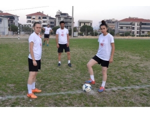 Erkek Futbol Takımı Kadrosunu Kadın Memurlar Tamamladı