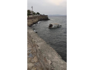 İzmir’de Çöp Kamyonu Denize Uçtu: 1 Yaralı