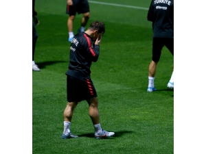 Milli Takım’da Emre Belözoğlu Sevinci