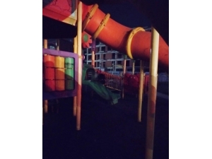 Serdivan’da Çocuk Parkı Kimliği Belirsiz Kişilerce Ateşe Verildi