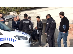 Sultangazi’de Göçmen Kaçakçıları Afgan Aileyi Eve Kilitledi