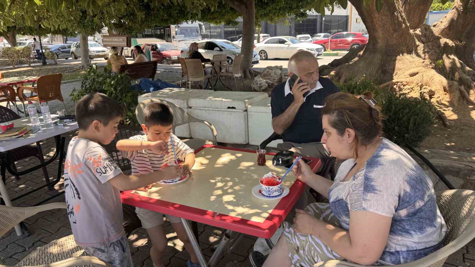 adana-da-hava-sicakliklarinin-yukselmesiyle-bici-bici-satislari-basladi