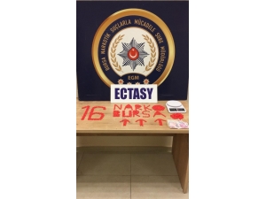 Bursa’da Yüzlerce Ectasy Hap Ele Geçirildi: 2 Kişi Tutuklandı