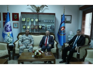 Vali Çakacak, Sivrihisar Hava Meydan Komutanlığı’nı Ziyaret Etti