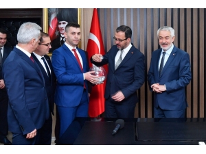 Isparta’da Belediye Meclis Üyeleri Ve Personel Futbol Turnuvasında Boy Gösterecek