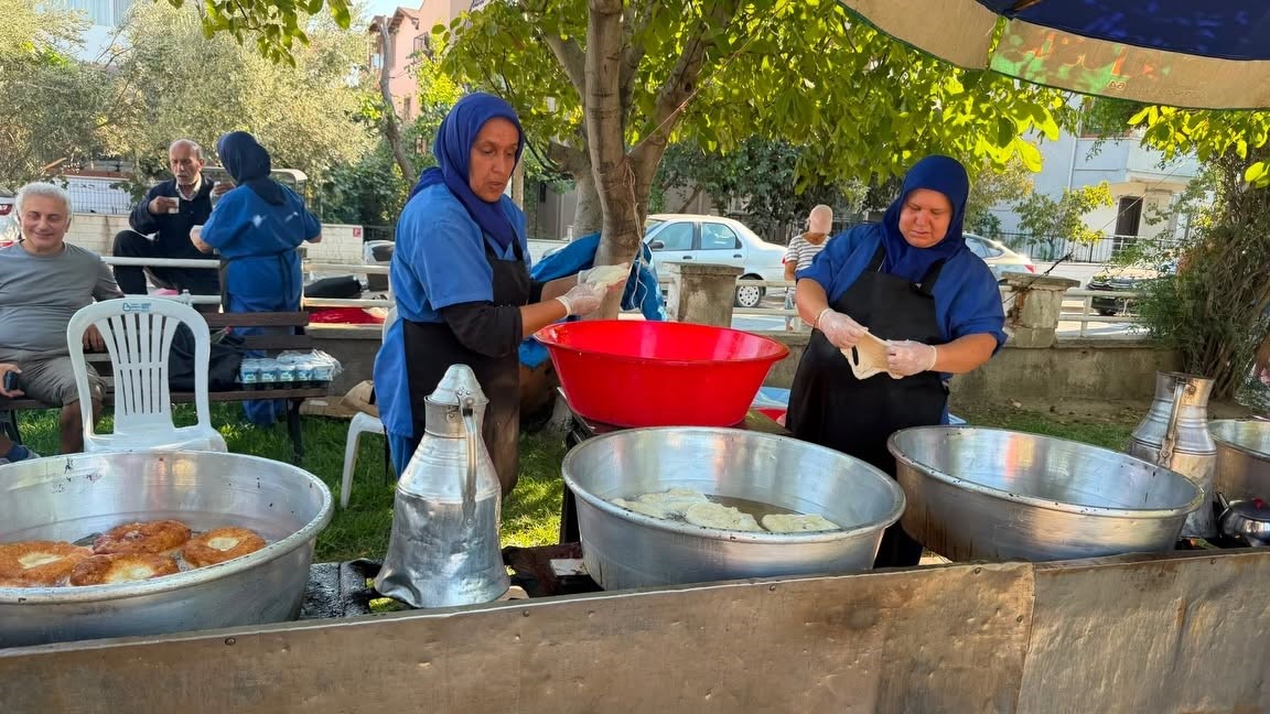 burhaniye-de-geleneksel-lokma-hayri-yapildi