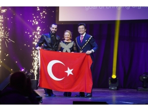 Dünyanın En Başarılı 10 Gencinden İkisi Türk