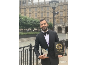 Dünya Diş Hekimliği Oskarı Türk Doktorun Oldu