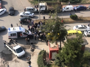 Yolun Karşısına Geçmek İsterken Otomobil Çarptı