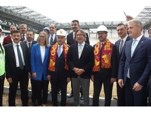 Bakan Kasapoğlu Ve Binali Yıldırım, Alsancak Ve Göztepe Stadyumlarını Gezdi