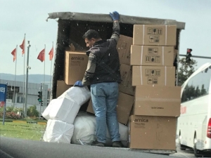 Aşırı Yüklü Kamyona Şaşırtan Önlem